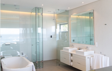 The main bedroom’s full en suite bathroom is fresh & airy. Soak your cares away in the luxurious bath or enjoy an invigorating shower. Pure bliss!