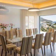 Every meal becomes a memorable experience when you’re greeted with nature’s finest display of breathtaking beauty. The dining room on the middle level seats 12 comfortably. Perfect for hearty gatherings of your clan!